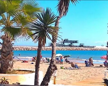 Playa Naufragos Y Piscina Comunitaria トレビエハ
