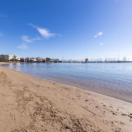 Playa Naufragos Y Piscina Comunitaria * トレビエハ